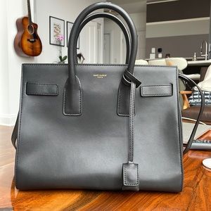 I’m selling a black bag.